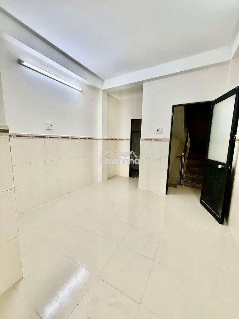 Nhà 4 tầng, lạc long quân, 3pn,3wc, máy lạnh. dt 3,5x9 - 3