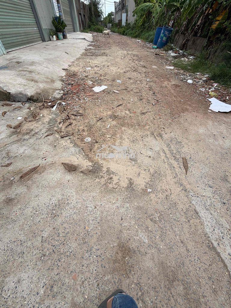 Cho thuê kho 22tr/th dt:10x35 ( có văn phòng , điện 3fa) trần  kho cao - 3