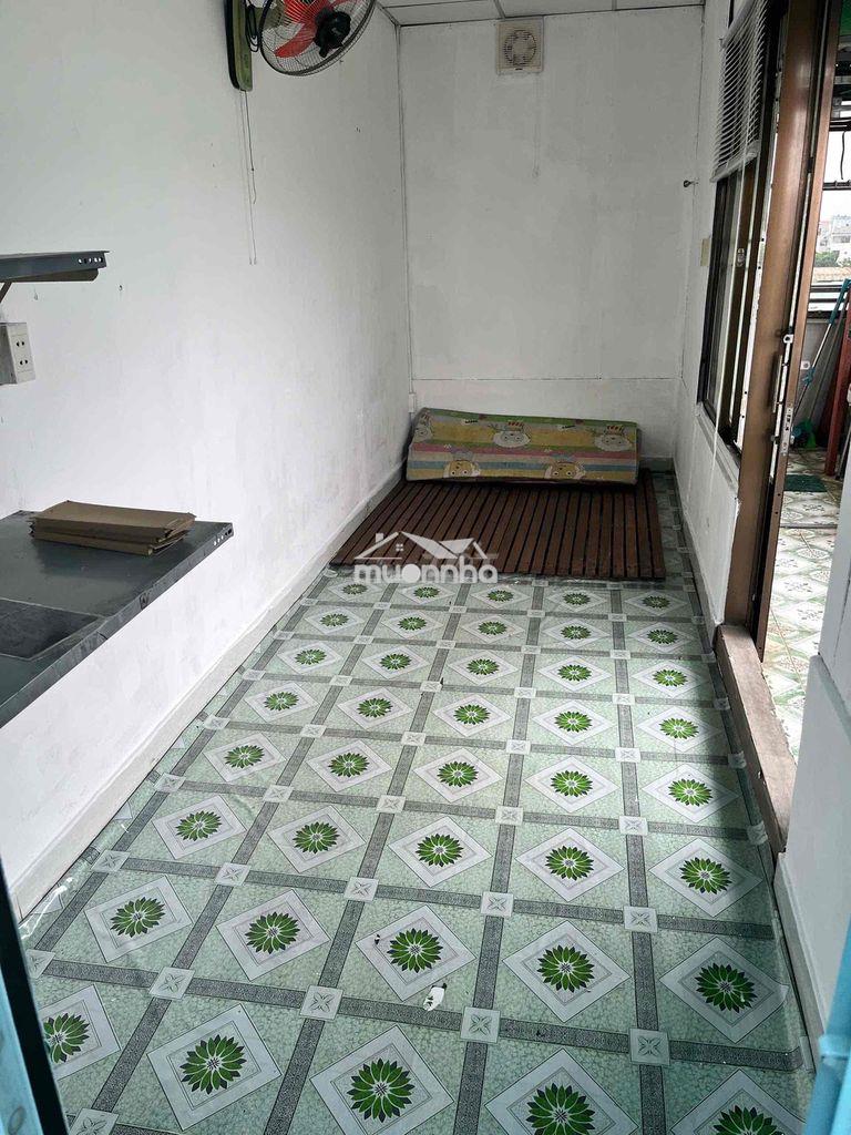 Phong 16m2 có ban công q12