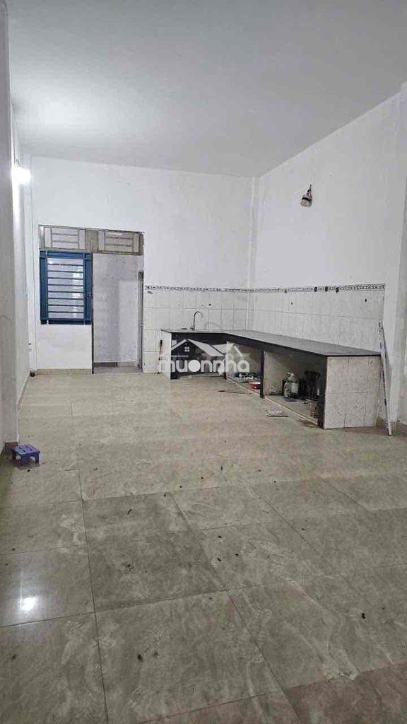Cho thuê nhà - mặt tiền đường liên ấp 1-2:  7tr/ tháng.  dt: 4m x 23m - 2
