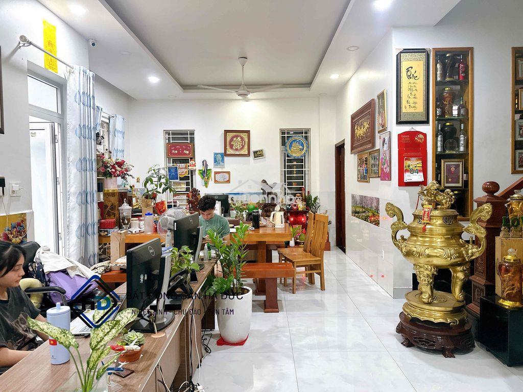 Mặt bằng tầng trệt 100m gần trung tâm ubnd quận 12 - 4