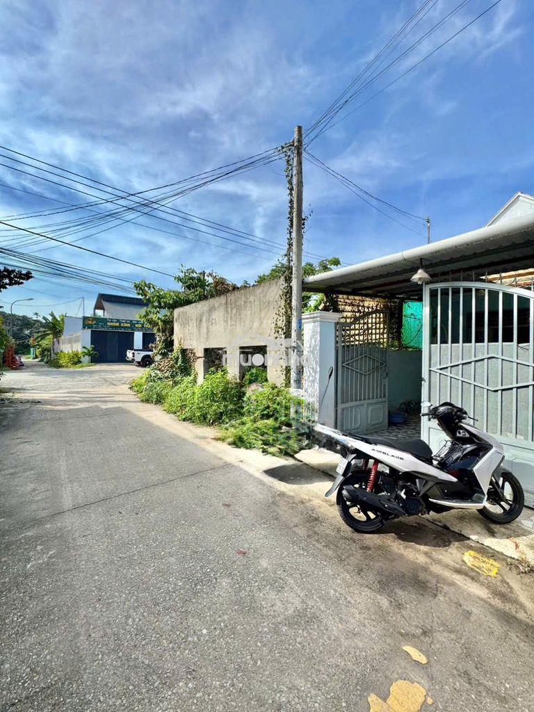 Nhà cấp 4 sân ô tô bình nhâm