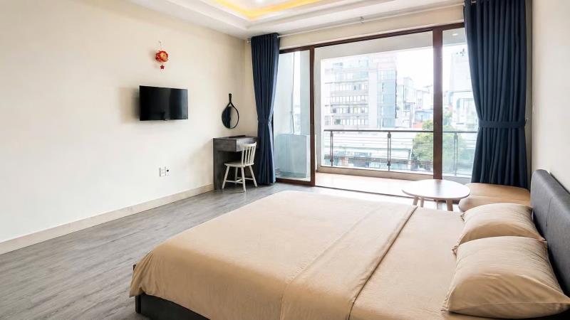 Cho thuê phòng trọ ban công full nội thất không gian siêu rộng có sofa , bàn ăn kế bên gtvt, gần uef , hồng bàng, hutech