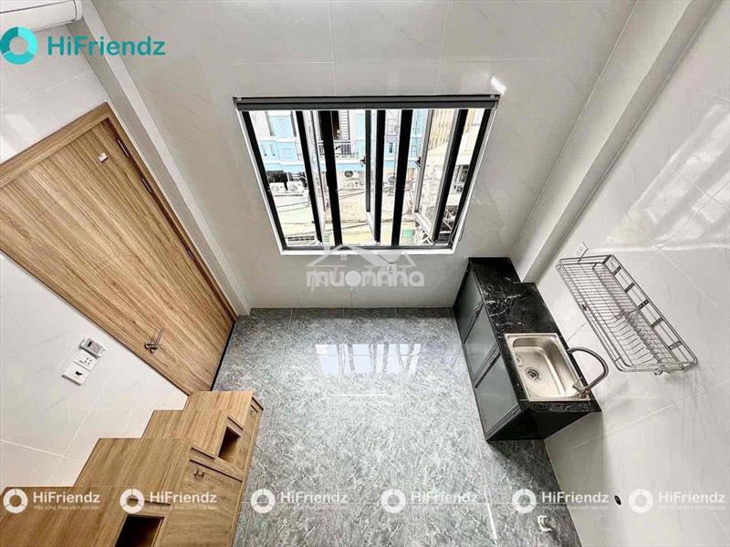 Đi bộ qua đại học văn lang ( cổng dương quảng hàm ) chỉ 200m