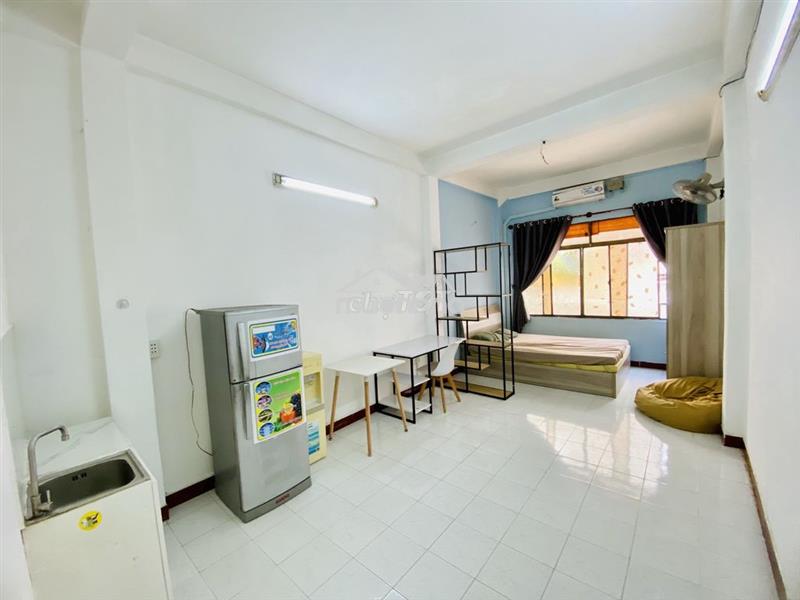 Phòng chdv ban công 30m2 full nội thất ph. nguyễn thái bình q1
