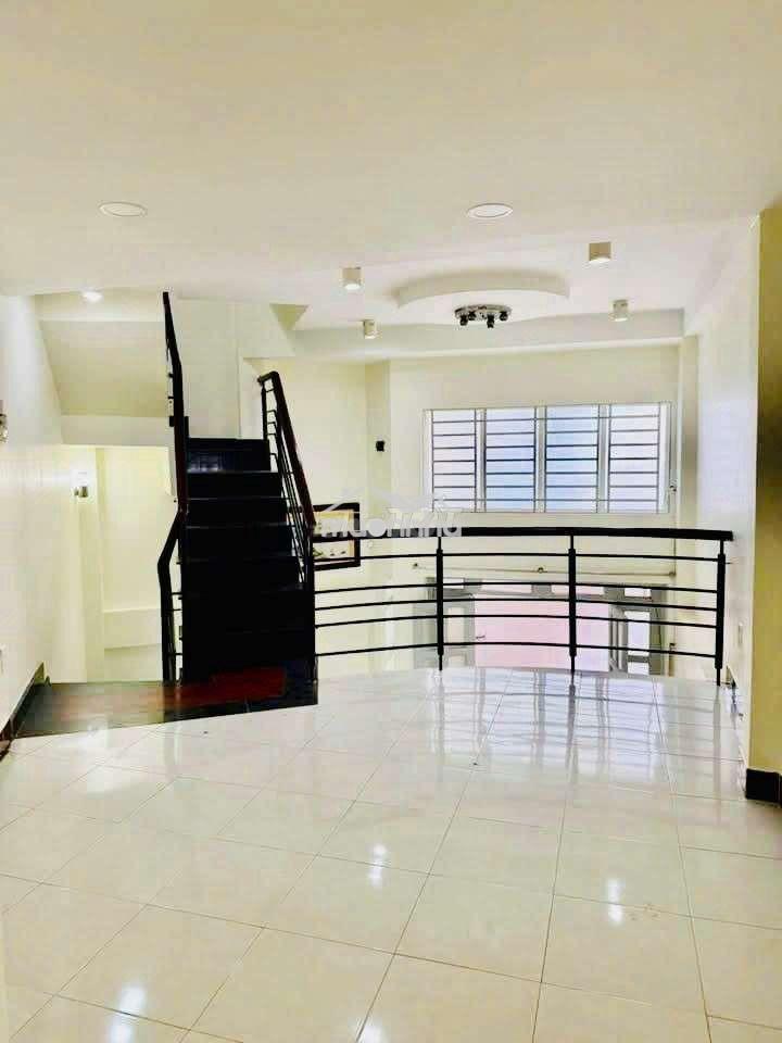 Nhà nc gần mt mới đẹp 5x7 tr l 2 lầu 3pn 3vs hòa hảo p4 q10