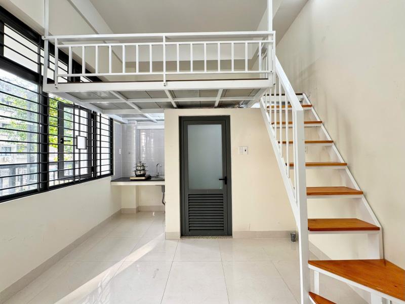 Gác lửng ban công mới xây ngay chợ hoàng hoa thám, khu k300