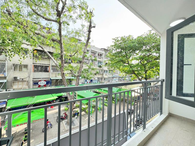 Gác lửng ban công mới xây ngay chợ hoàng hoa thám, khu k300 - Ảnh 3