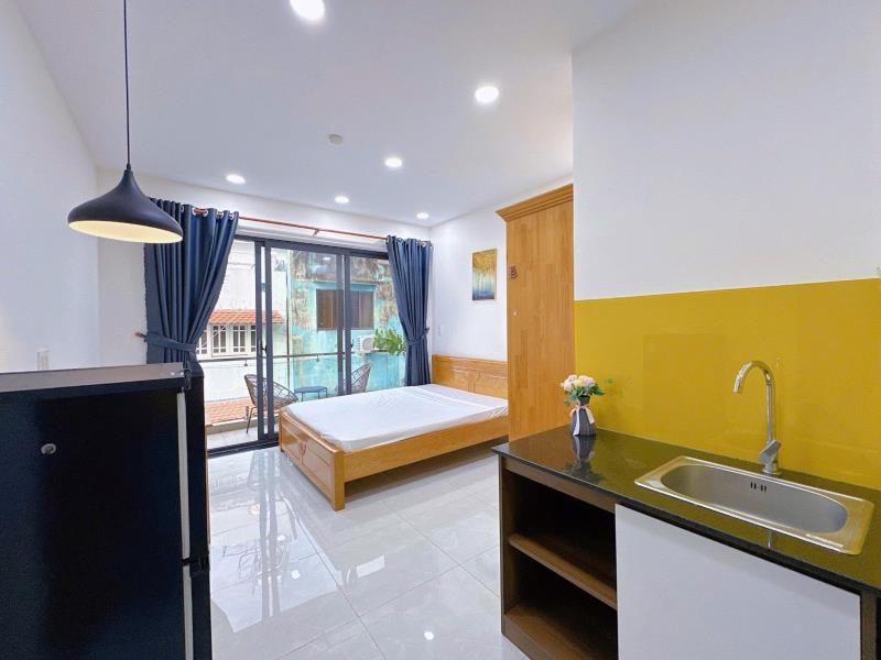 Trống sẵn căn ban công 35m2 full nội thất ánh sáng tự nhiên ngay nguyễn văn đậu gần chợ bà chiểu , phan xích long giáp quận 1,3 khu an ninh 