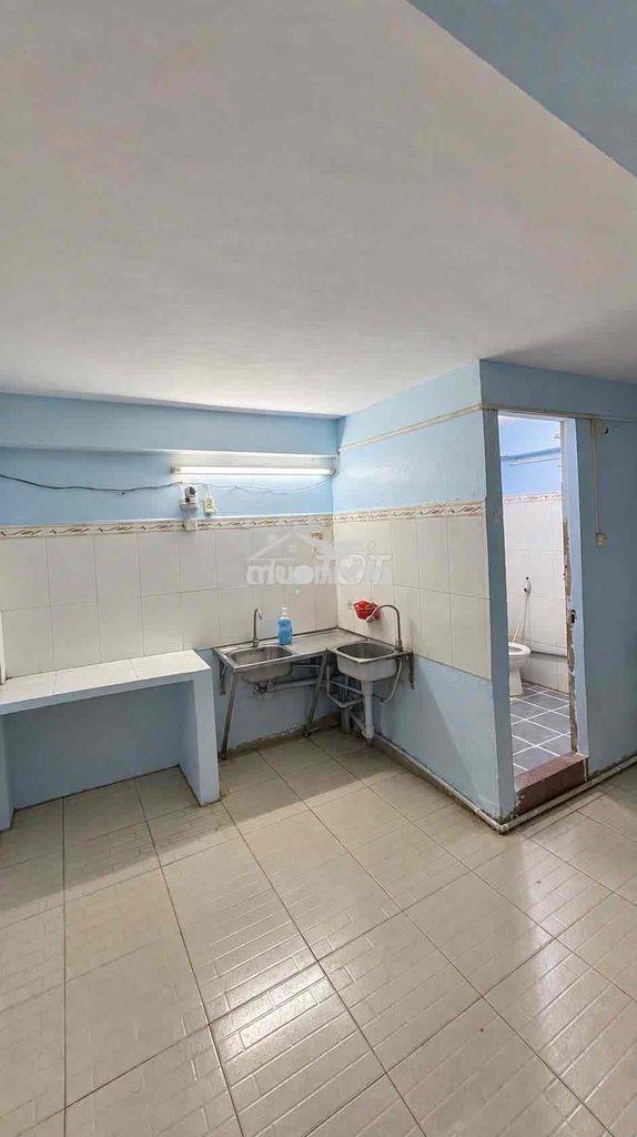 Nhà cấp 4 đường trần bình trọng - Ảnh 4