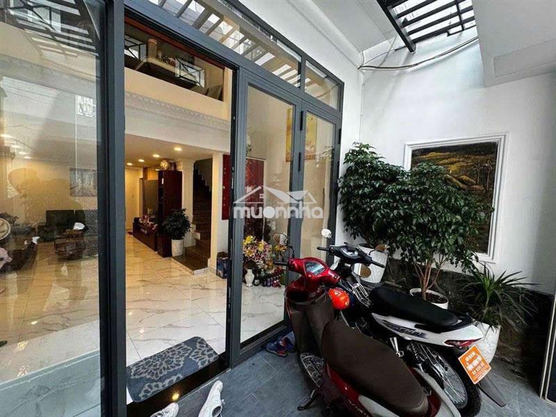Nhà đẹp full nt q1 hẻm xe hơi