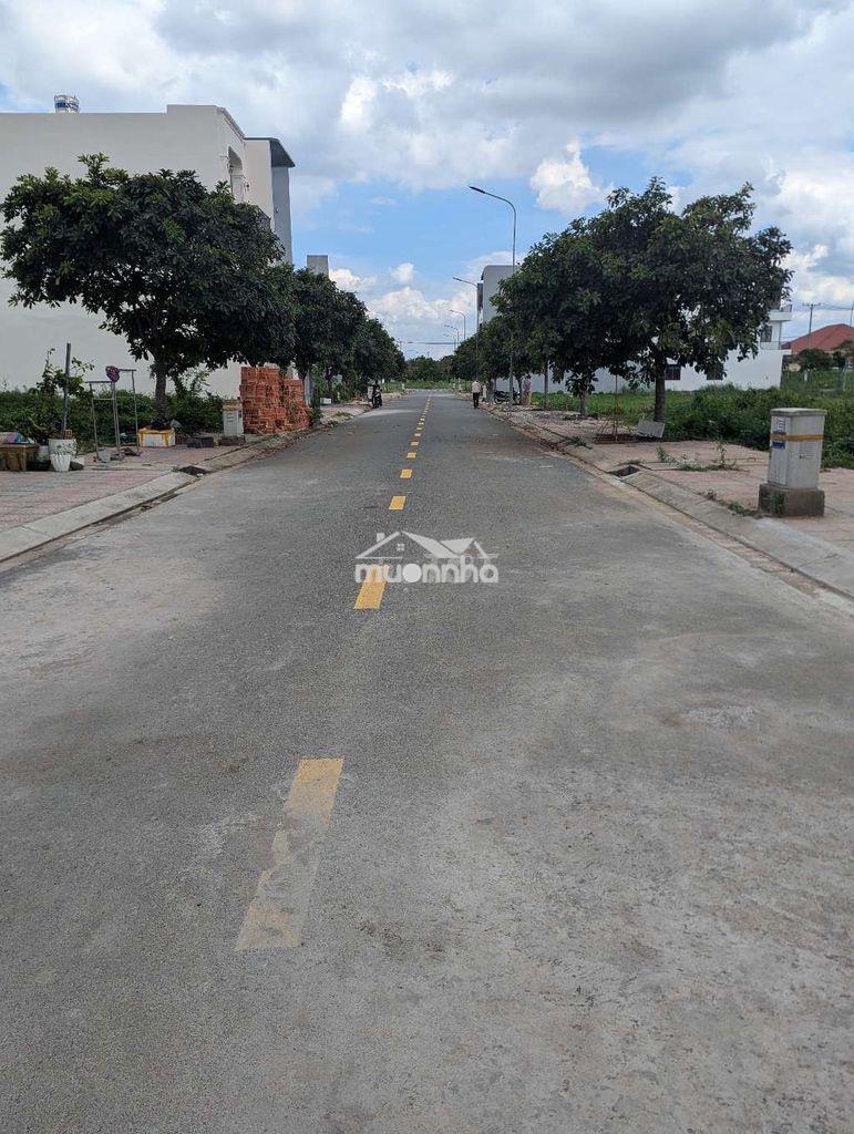 Nhà 1 trệt 2 lầu full nội thất kdc the sol city - 2
