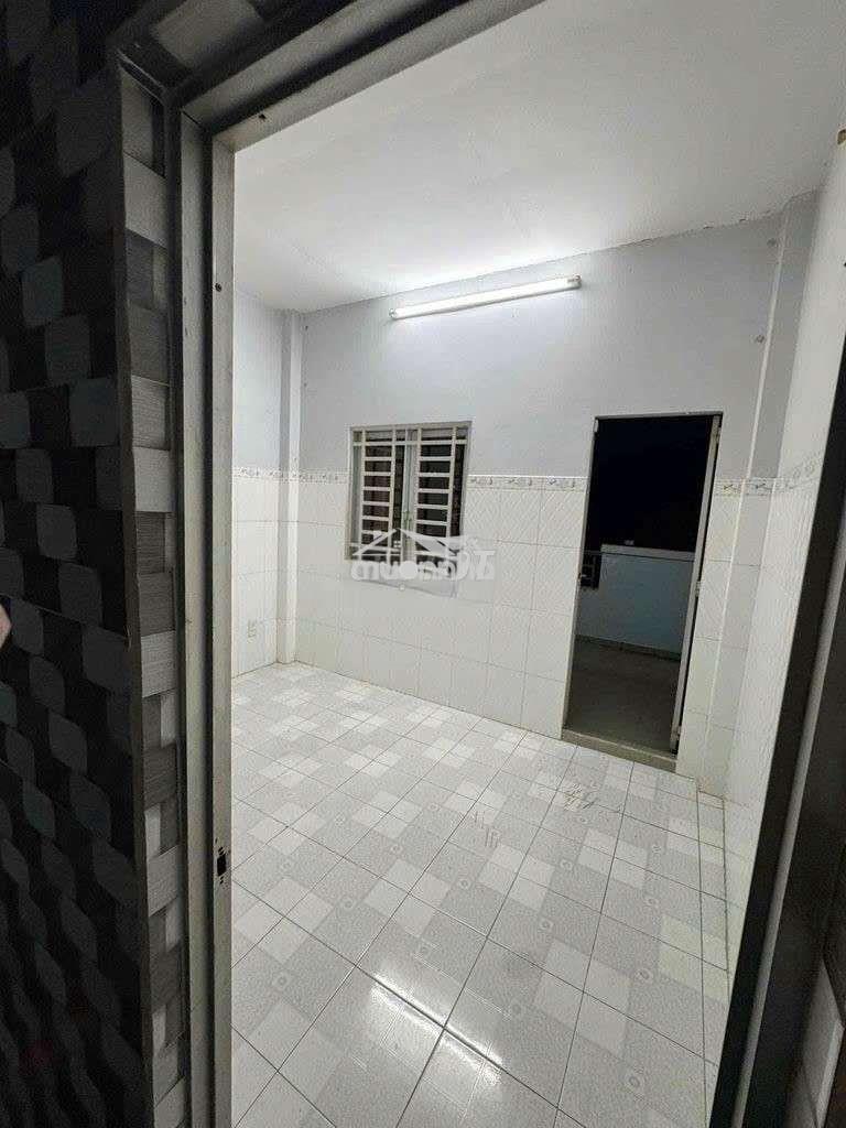 Cho thuê nguyên căn nhà cmt8 50m2, 2pn, 2wc giá 10tr - Ảnh 3