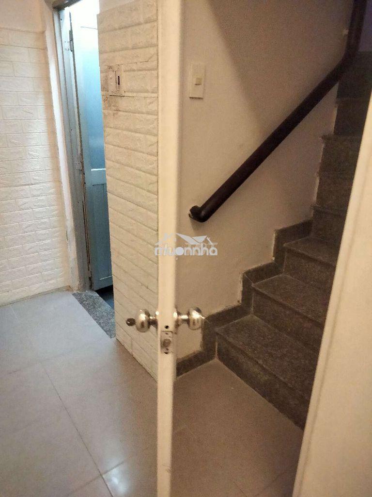 Cho thuê nhà 1 trệt 1 lầu 1 lửng gần trường đh kinh tế, gía 8,5 triệu - 4