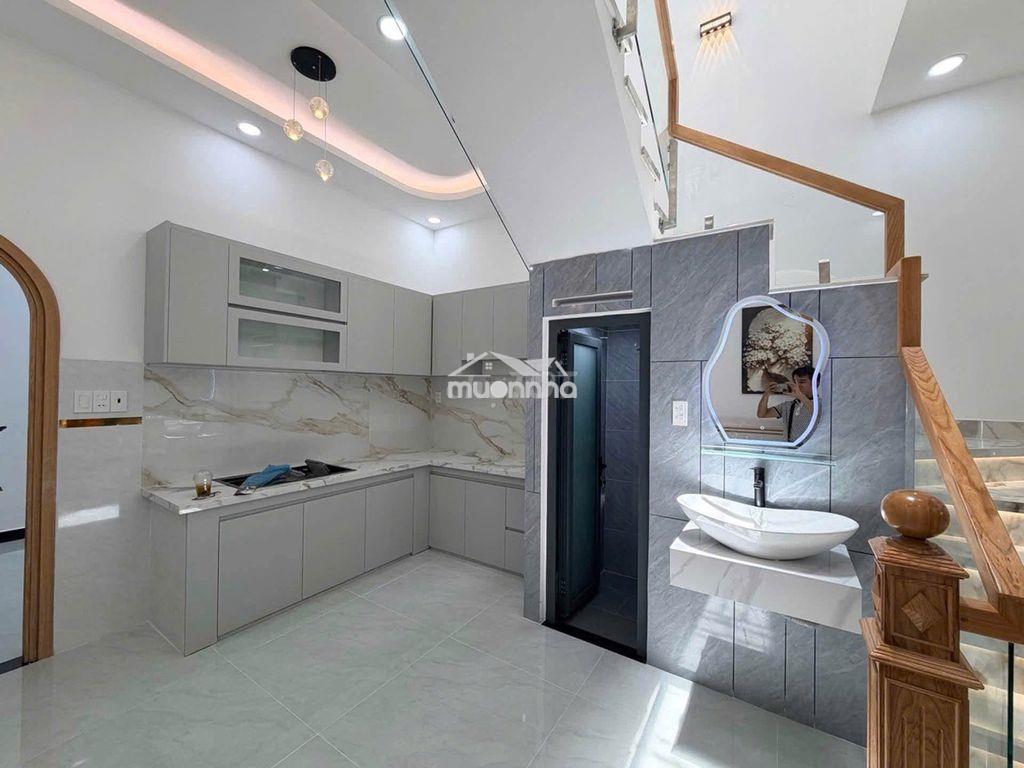 Nhà 2 lầu (4.3x13) mới đẹp hẻm thông đẹp đường hậu giang giá tốt - 2