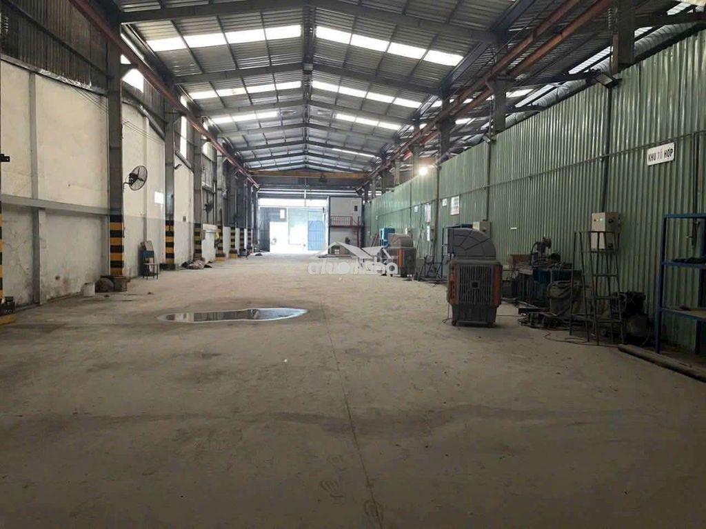 Cần cho thuê nhà kho gần vsip 1. dt: 600m giá: 40tr, có xuất vat  - 2