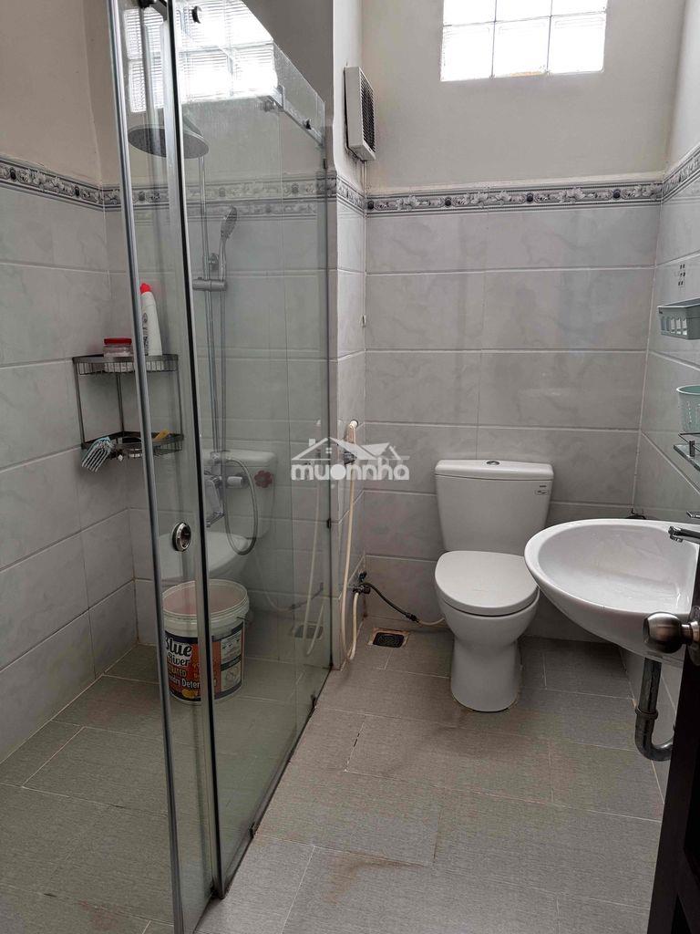 Phòng ở đầy đủ nội thất cơ bản như tủ lạnh, máy lạnh, máy giặt - Ảnh 3