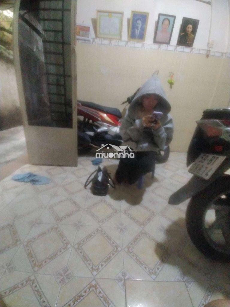 Cho thuê nhà gồm 1 trệt một lầu.bep ăn phòng máy lạnh 