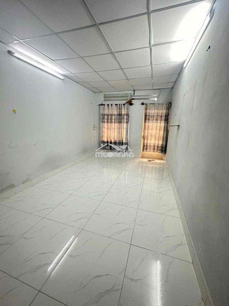 Bán nhà hẻm thông lạc long quân p11 tân bình. dt: 3m3 x 17m 1 lầu 5ty2 - 3