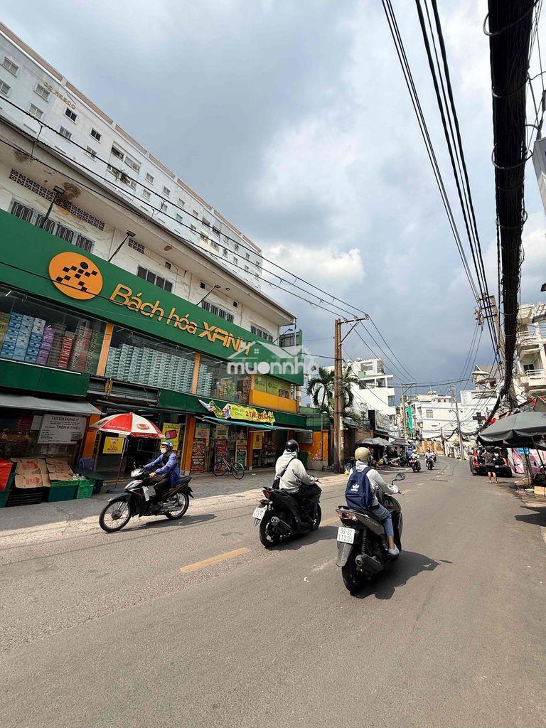 Nhà 3 tầng ,gần mặt tiền , ô tô đỗ cổng,chủ cần bán nhanh