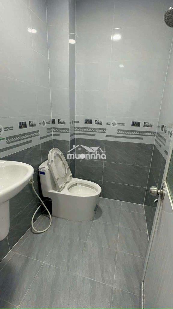 Cho thuê nhà mặt tiền đường phạm hùng c7 dt.5×12 } 1 lững 2 phòng 1 wc - 3