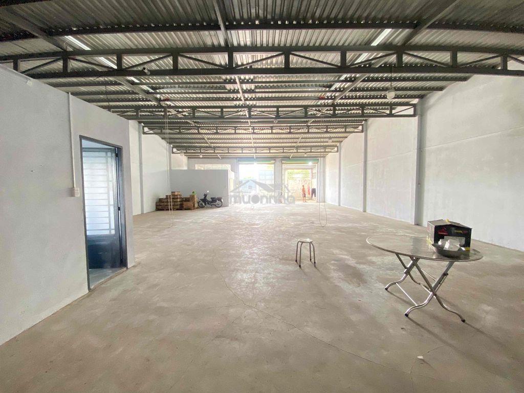 Cho thuê kho 360m2 18tr - có văn phòng - điện 3pha - đường lớn - 4