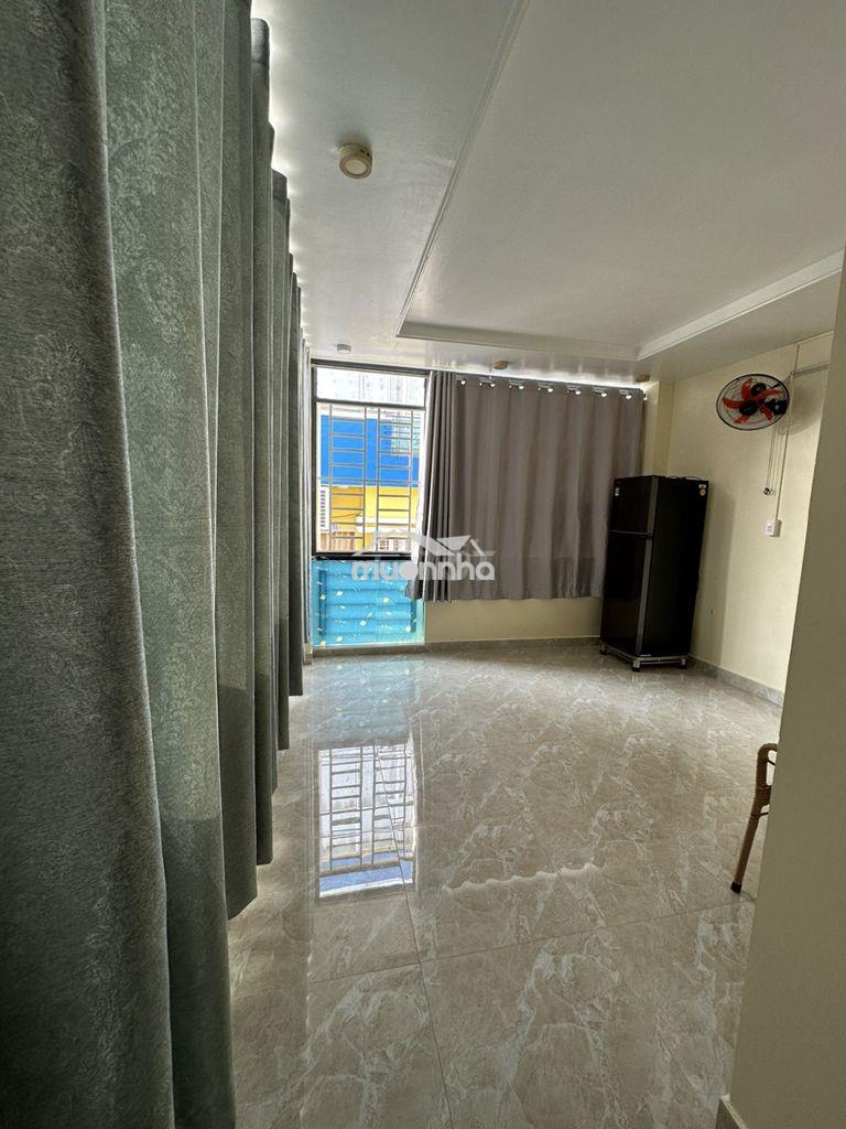 Quận 10, cho thuê phòng có balcon, máy lạnh, toilet riêng, khu an ninh