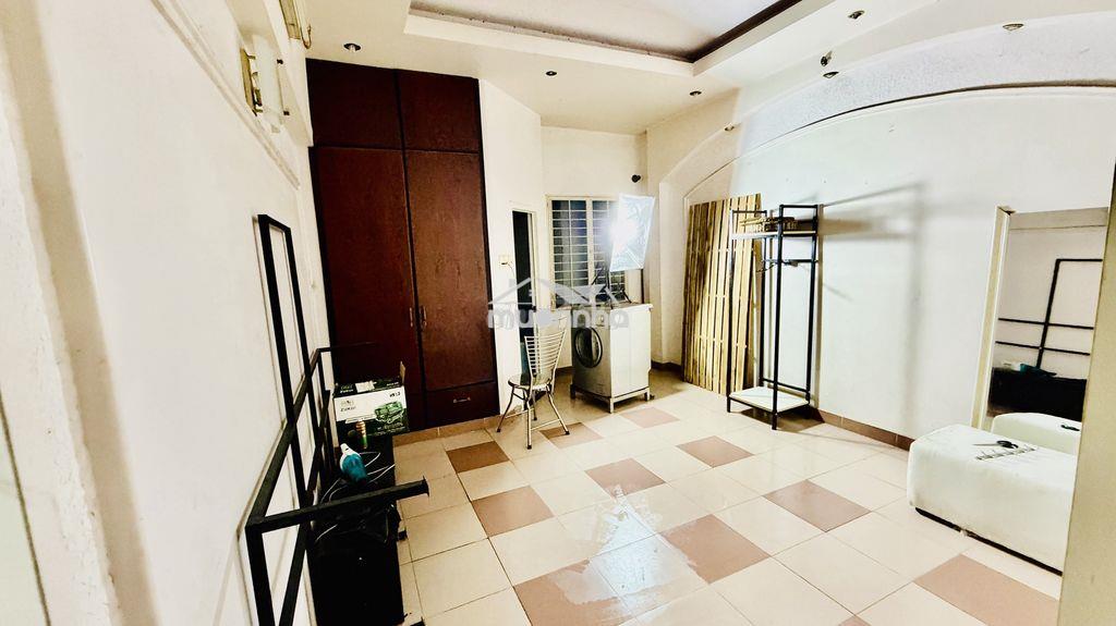 Dư ở cho 2 nữ thuê phòng lối đi chung  - 2