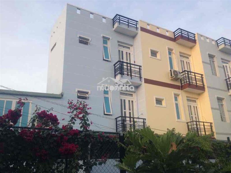 Cho thuê nhà vị trí thuận lợi yên tĩnh ô tô tận nhà