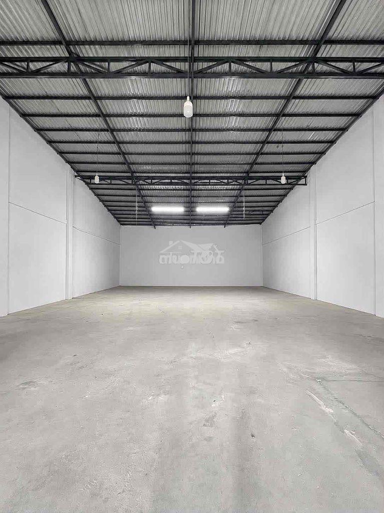 Cho thuê kho 360m2 18tr - có văn phòng - điện 3pha - đường lớn - 2