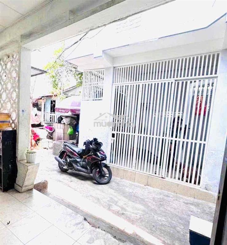 Ngang bề thế gần 6 mét dài gần 10 -nếu muốn có thể xây chia làm 2 căn