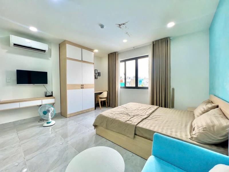 Cho thuê căn hộ 1 phòng ngủ + 1 phòng khách full nội thất ánh sáng tự nhiên ngay thích quảng đức gần sân bay tân sơn nhất giáp quận 1,3 hẻm ô tô , khu an ninh - Ảnh 2
