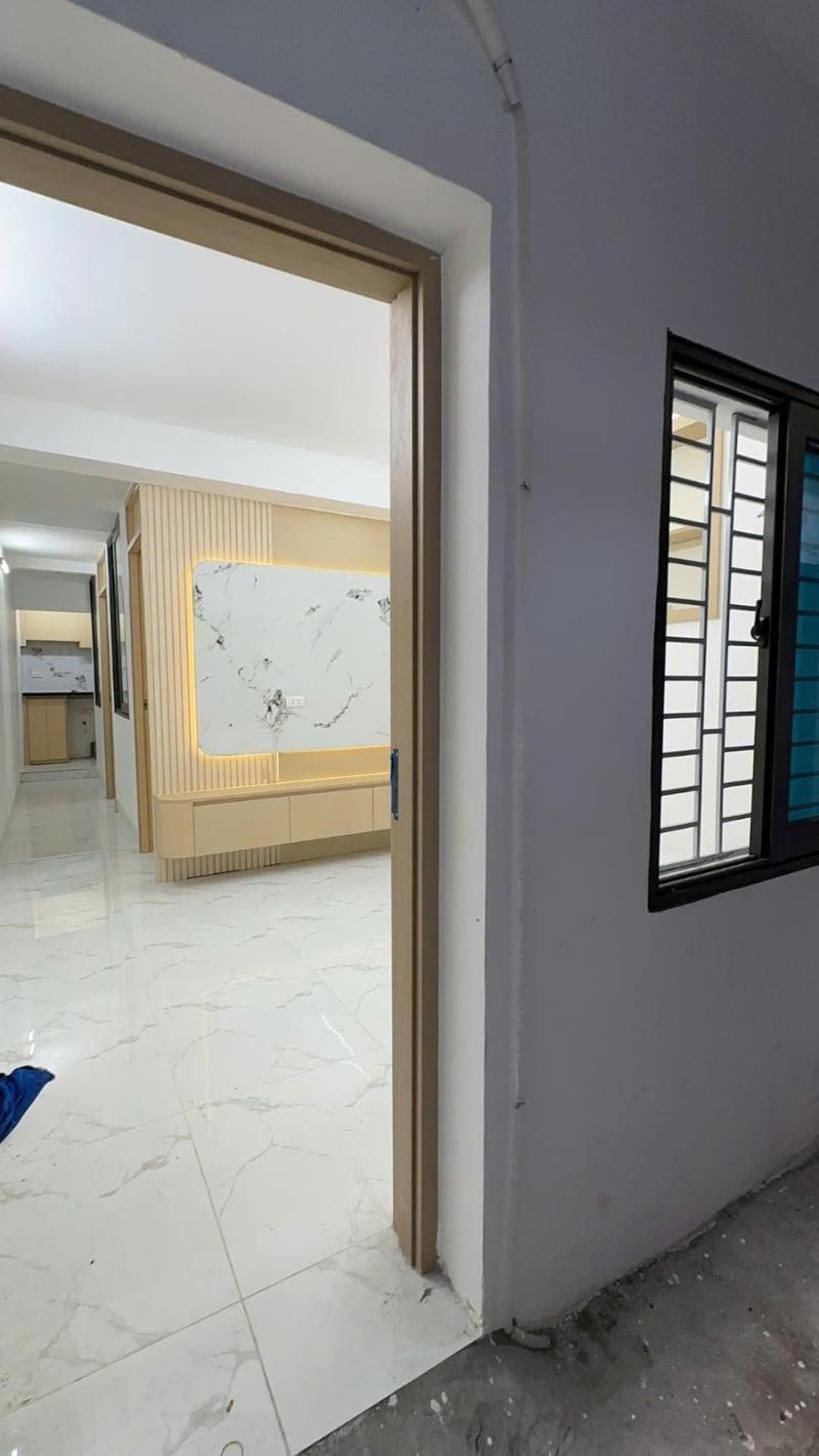 Cho thuê căn hộ tập thể 40m2 - 2 ngủ - phố bùi ngọc dương giá 7tr5 - Ảnh 2