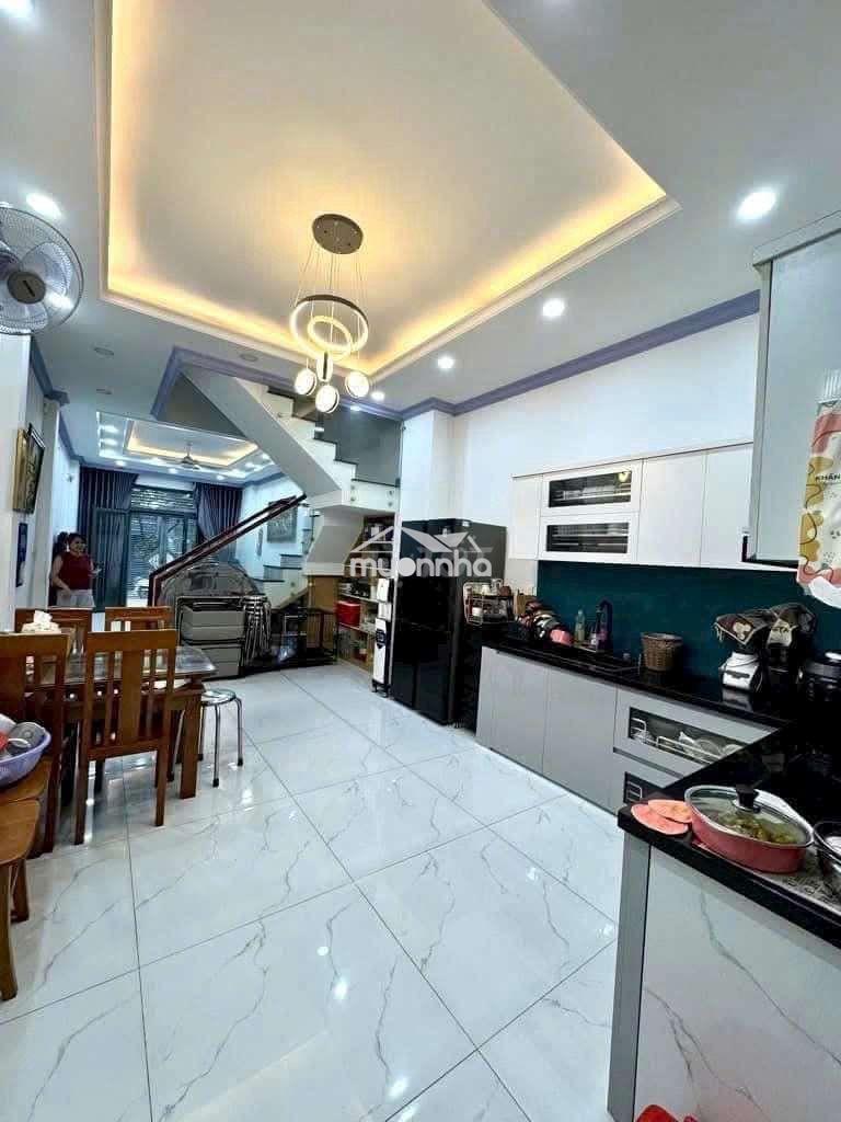 Nhà đẹp nội thất đầy đủ, 3pn, đường xe hơi, khu an  ninh