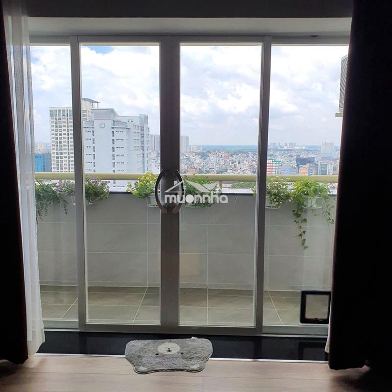 Cần bán lại căn hộ cao cấp hùng vương plaza, 3pn, lầu cao, sổ hồng sẵn