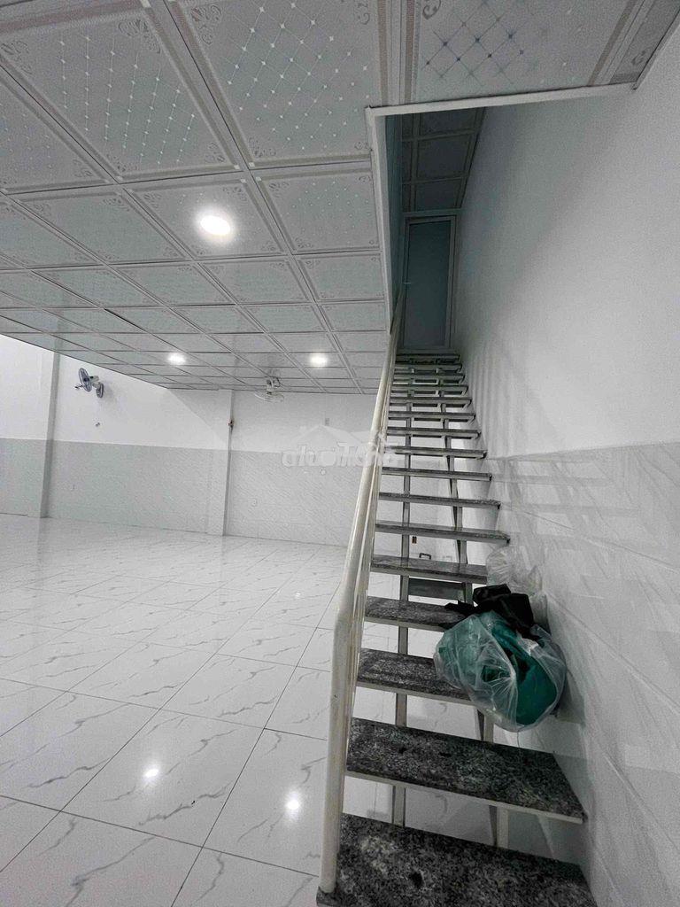 Cho thuê xưởng gần bến xe an sương 7x26m - Ảnh 3