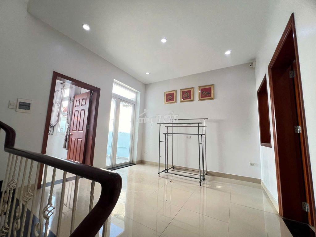 - Cho thuê nguyên tầng - ban công - rộng 65m2 - giá 5.3tr - Ảnh 2
