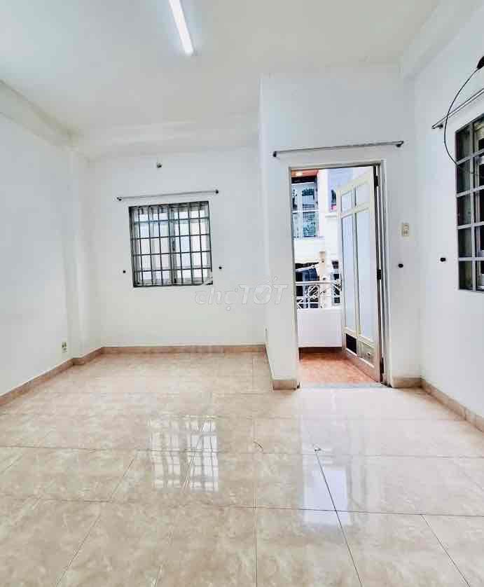 Nhà thoáng sáng, giá bình dân, 1 trệt 1 lầu, gần chợ bà chiểu ok - Ảnh 2