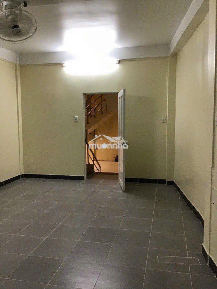Cho thuê nhà 1 trệt 3lầu gần ngã tư 3/2 lê hồng phong, p.10, q.10, hcm